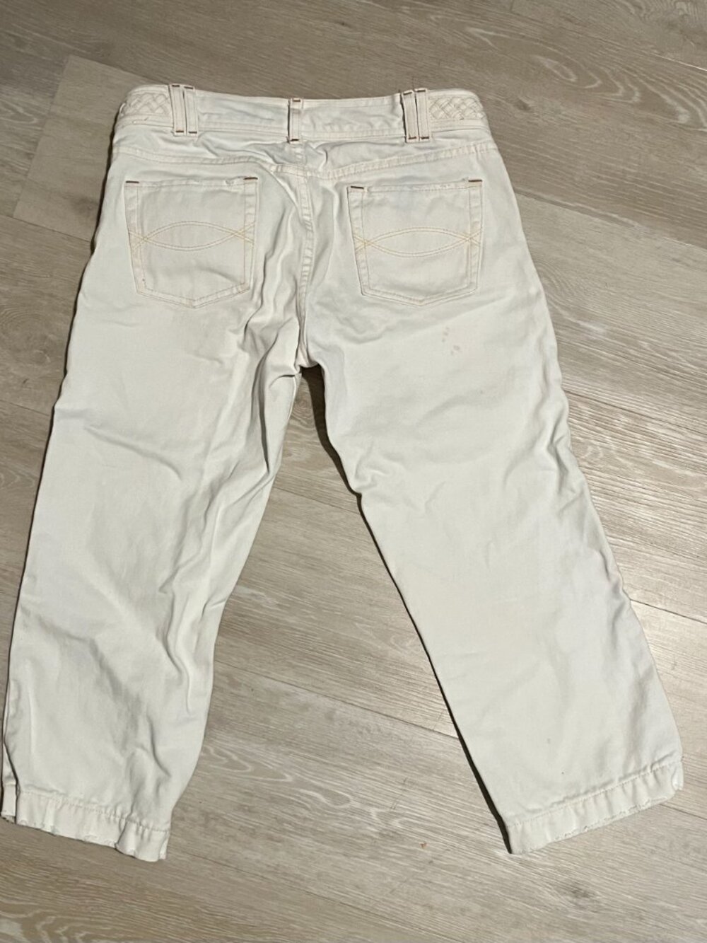 Abercrombie & Fitch Women's 100% cotton white capris size 4 - Picture 2 of 6